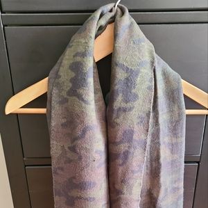 Banana Republic Chunky Scarf / Shawl – Light Green Camo (Unisex)
